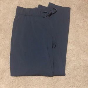 Lululemon size 10 on the fly pants